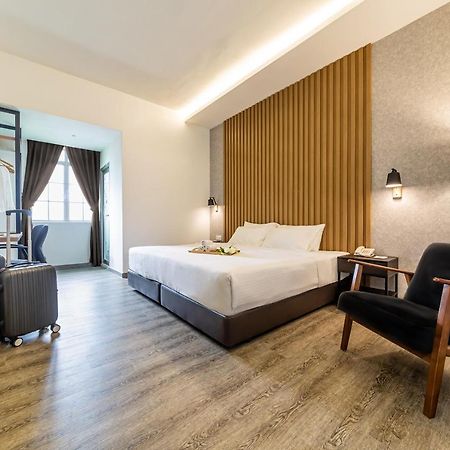 Thy Executive Hotel Джохор Бахру Екстериор снимка