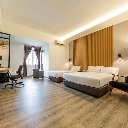 Thy Executive Hotel Джохор Бахру Екстериор снимка