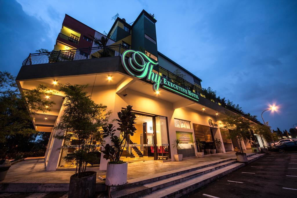 Thy Executive Hotel Джохор Бахру Екстериор снимка