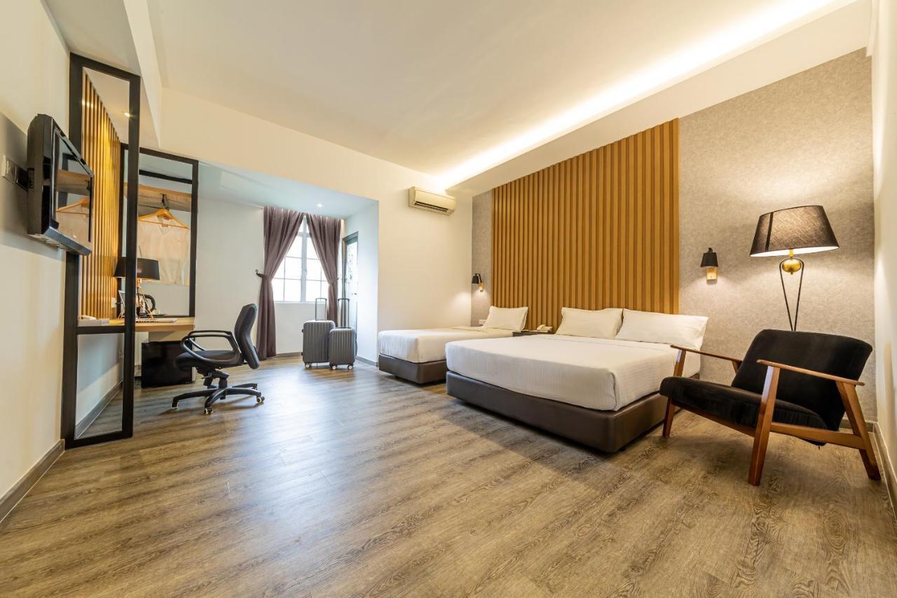 Thy Executive Hotel Джохор Бахру Екстериор снимка