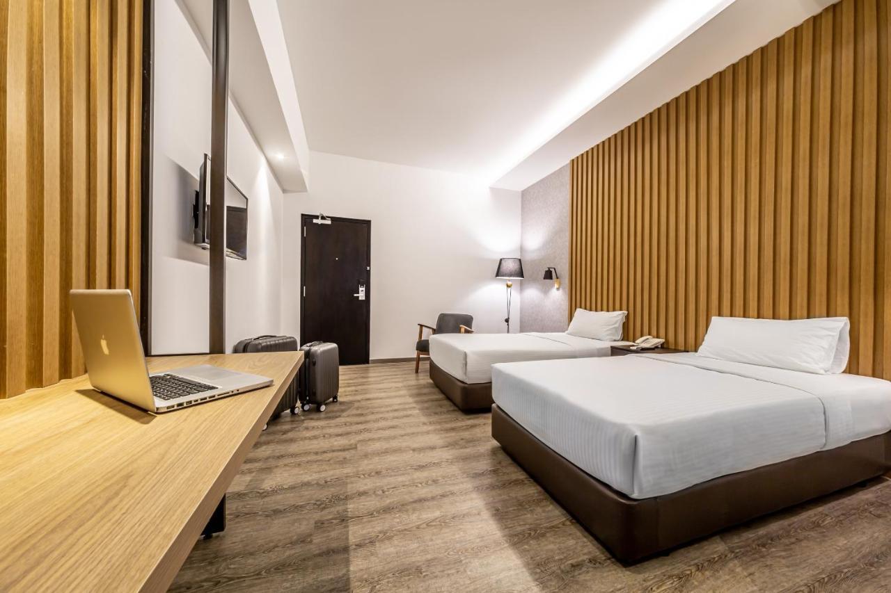 Thy Executive Hotel Джохор Бахру Екстериор снимка