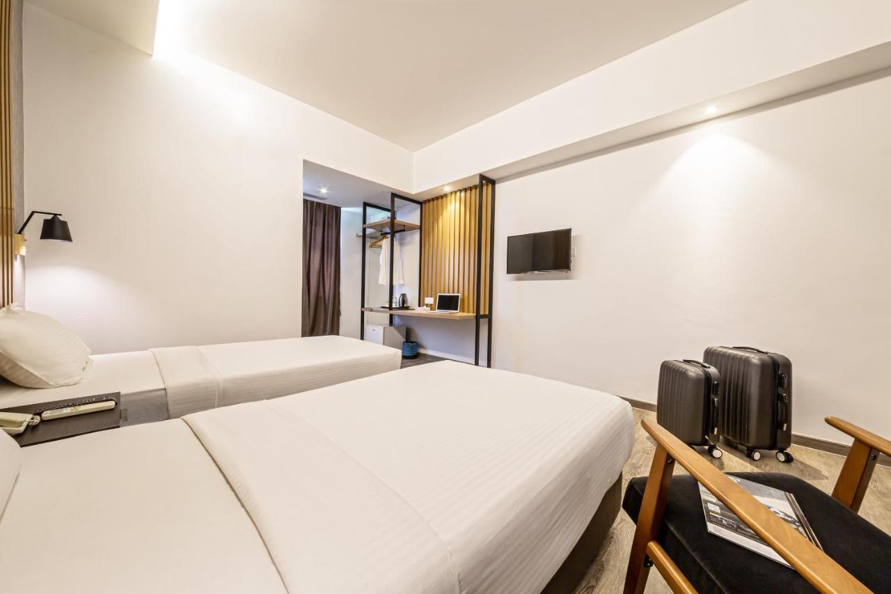 Thy Executive Hotel Джохор Бахру Екстериор снимка