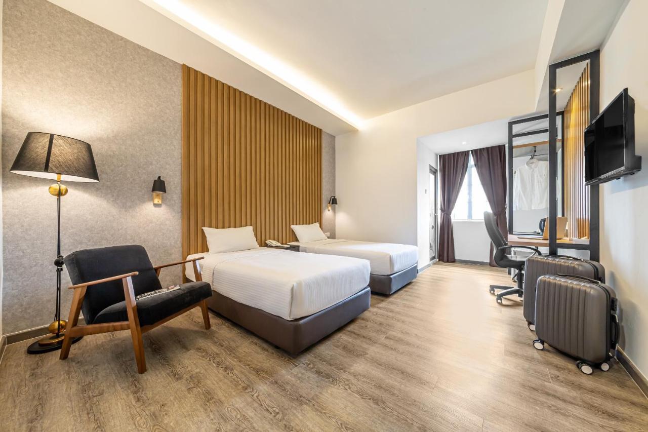 Thy Executive Hotel Джохор Бахру Екстериор снимка