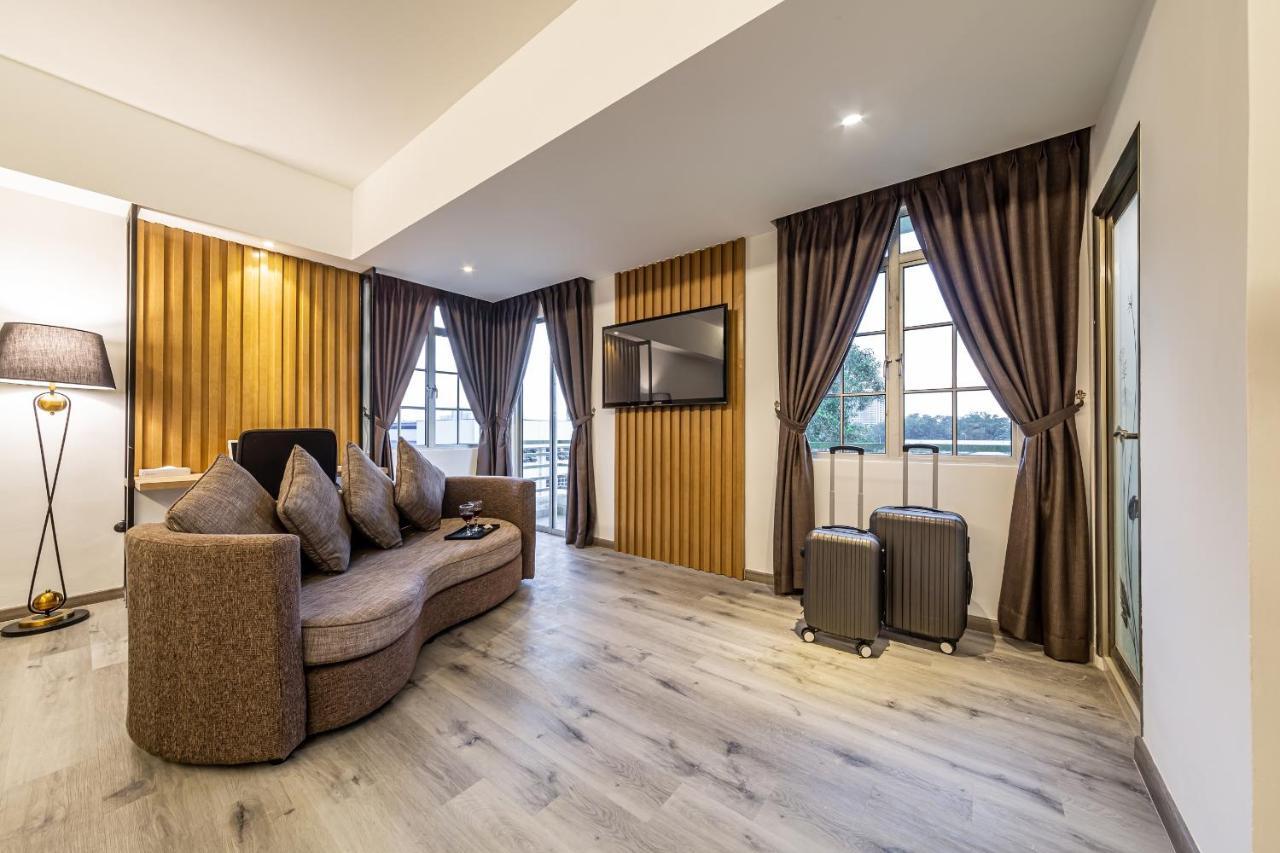 Thy Executive Hotel Джохор Бахру Екстериор снимка