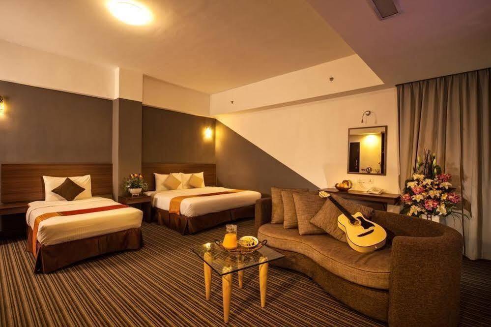 Thy Executive Hotel Джохор Бахру Екстериор снимка
