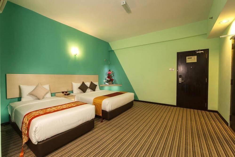 Thy Executive Hotel Джохор Бахру Екстериор снимка