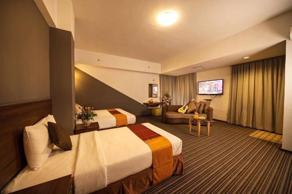 Thy Executive Hotel Джохор Бахру Екстериор снимка