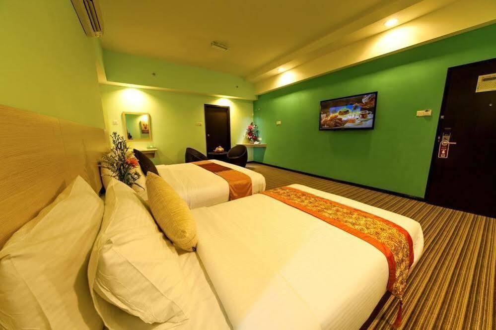 Thy Executive Hotel Джохор Бахру Екстериор снимка